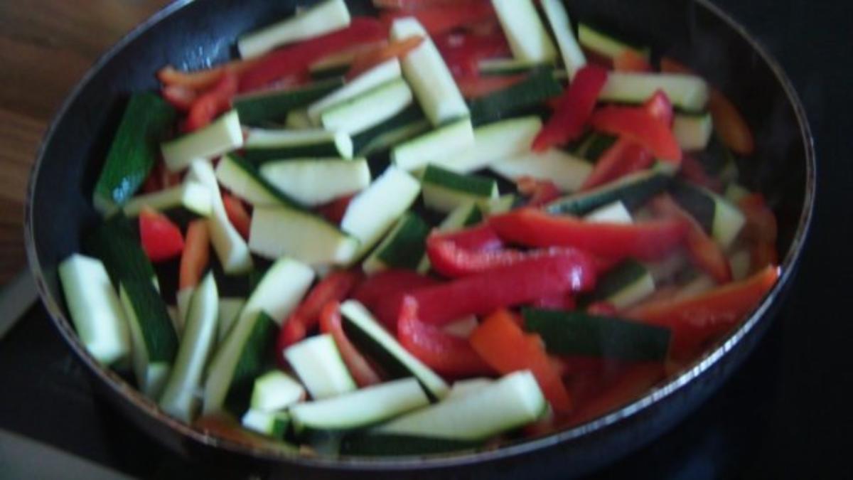 Gemüse mit Erdnuss Soße und knackigen Nüssen - Rezept - Bild Nr. 4