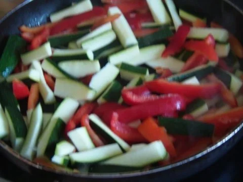 Rezept: Gemüse mit Erdnuss Soße und knackigen Nüssen Bild Nr. 4 Gemüse mit Erdnuss Soße und knackigen Nüssen - Rezept - Bild Nr. 4