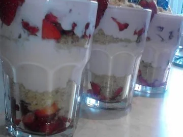 Rezept: Erdbeerbecher Bild Nr. 2 Erdbeerbecher - Rezept - Bild Nr. 2
