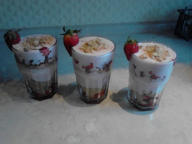 Rezept: Erdbeerbecher Bild Nr. 3 Erdbeerbecher - Rezept - Bild Nr. 3