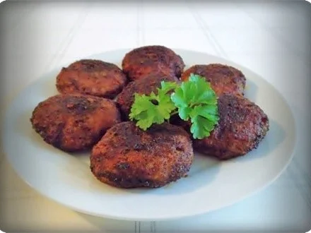 Stangenbohnen mit deftiger Frikadelle auf Ananasscheibe und Kümmelkartoffeln dazu. - Rezept - Bild Nr. 7