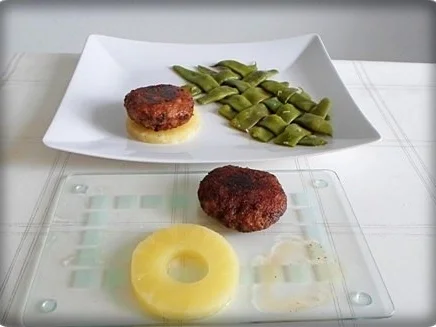 Stangenbohnen mit deftiger Frikadelle auf Ananasscheibe und Kümmelkartoffeln dazu. - Rezept - Bild Nr. 12