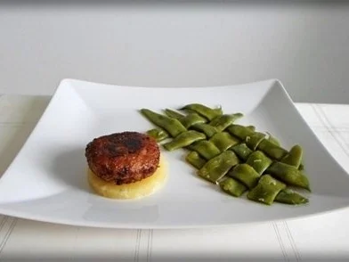 Stangenbohnen mit deftiger Frikadelle auf Ananasscheibe und Kümmelkartoffeln dazu. - Rezept - Bild Nr. 13