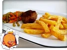 Rezept: Selbstgemachte Pommes mit Gemüse und Mett-Frikadelle. Selbstgemachte Pommes mit Gemüse und Mett-Frikadelle. - Rezept
