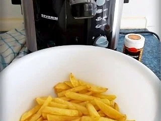 Selbstgemachte Pommes mit Gemüse und Mett-Frikadelle. - Rezept - Bild Nr. 14