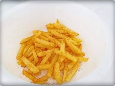 Selbstgemachte Pommes mit Gemüse und Mett-Frikadelle. - Rezept - Bild Nr. 15