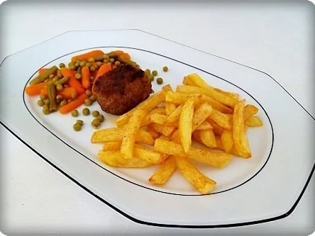 Selbstgemachte Pommes mit Gemüse und Mett-Frikadelle. - Rezept - Bild Nr. 17