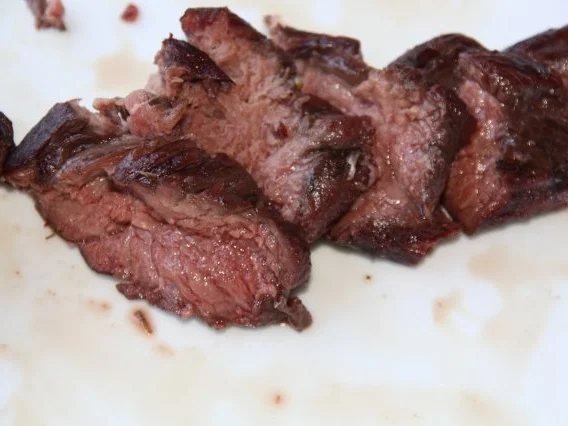 Rezept: Känguru Filet Mariniert und Geräuchert Känguru Filet Mariniert und Geräuchert - Rezept