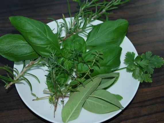 Schweinefilet im Pancettamantel mit Bratwurst gefüllt vom Grill - Rezept - Bild Nr. 2