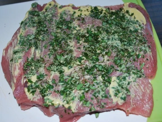 Schweinefilet im Pancettamantel mit Bratwurst gefüllt vom Grill - Rezept - Bild Nr. 4