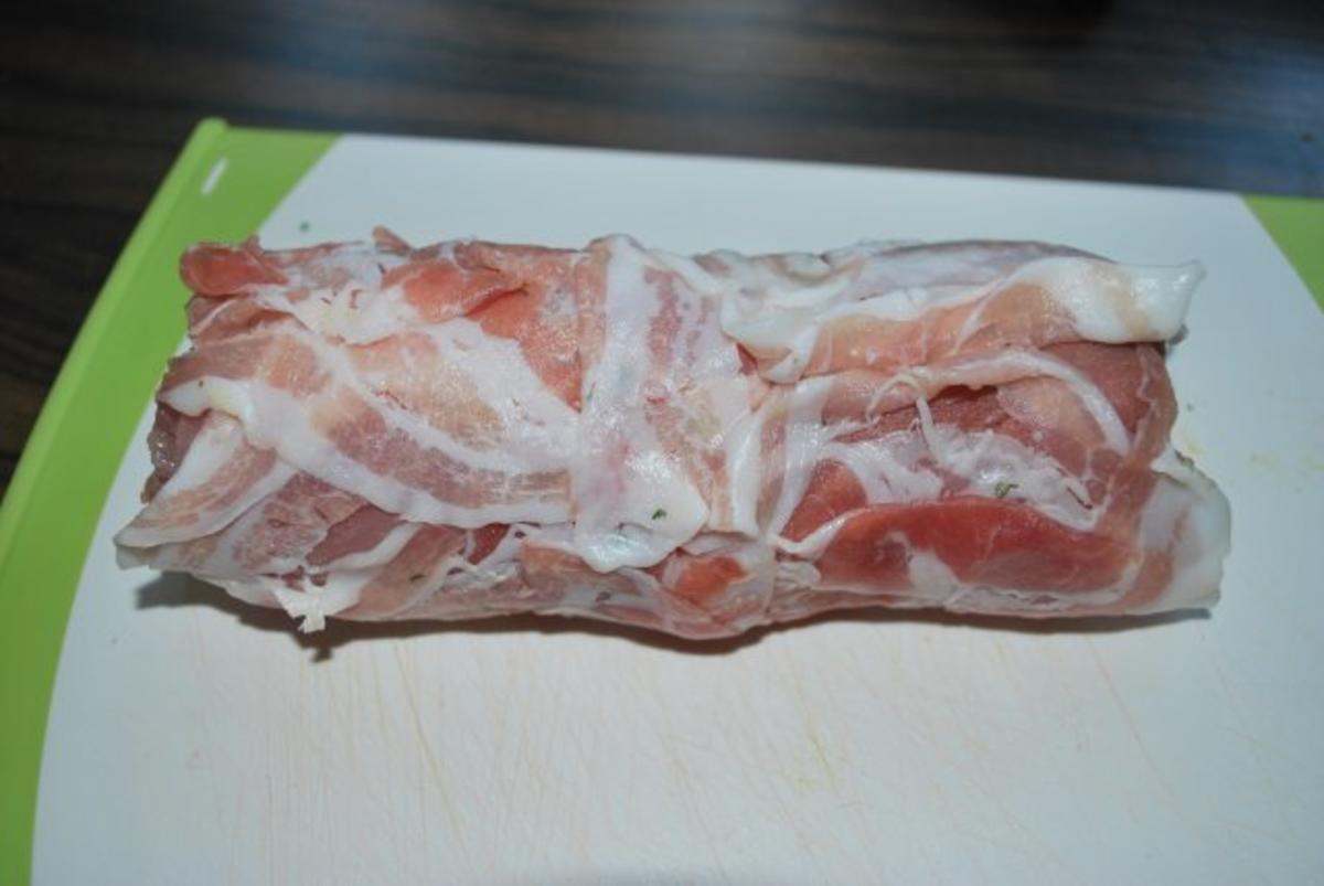 Schweinefilet im Pancettamantel mit Bratwurst gefüllt vom Grill - Rezept - Bild Nr. 6