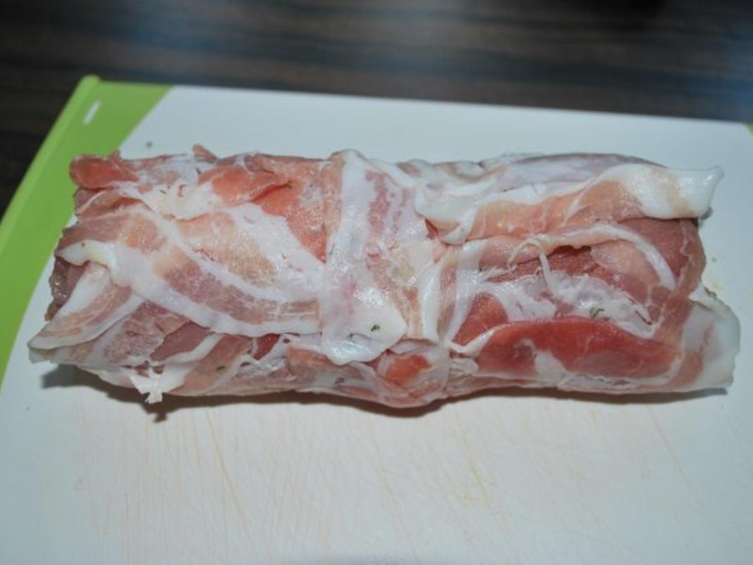 Schweinefilet im Pancettamantel mit Bratwurst gefüllt vom Grill ...