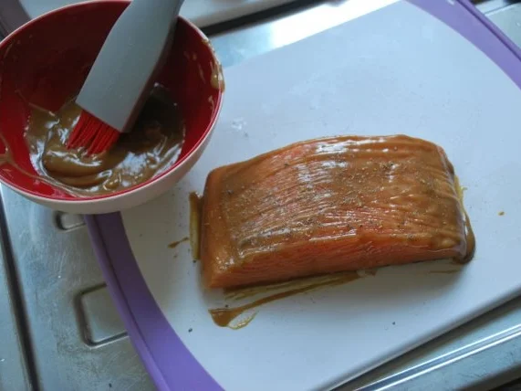 Rezept: Auf Zedernholz geräucherter Lachs Bild Nr. 2 Auf Zedernholz geräucherter Lachs - Rezept - Bild Nr. 2