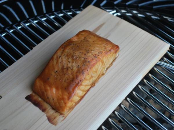 Auf Zedernholz Geräucherter Lachs - Rezept - Kochbar.de