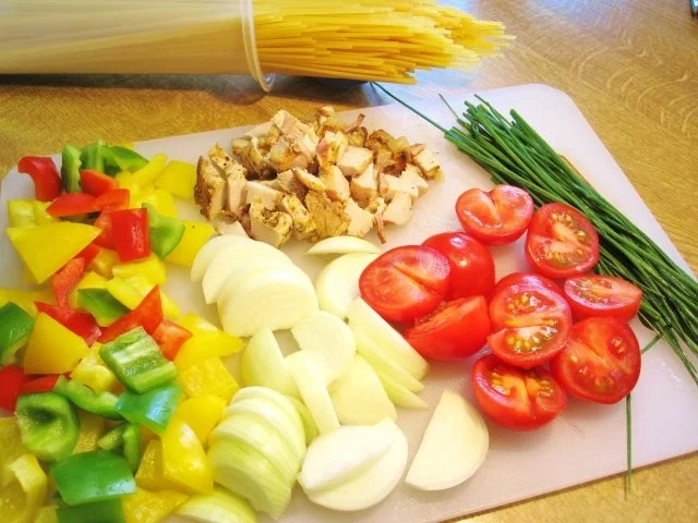 Rezept: Reste-Pfanne mit Nudeln... Bild Nr. 3 Reste-Pfanne mit Nudeln... - Rezept - Bild Nr. 3