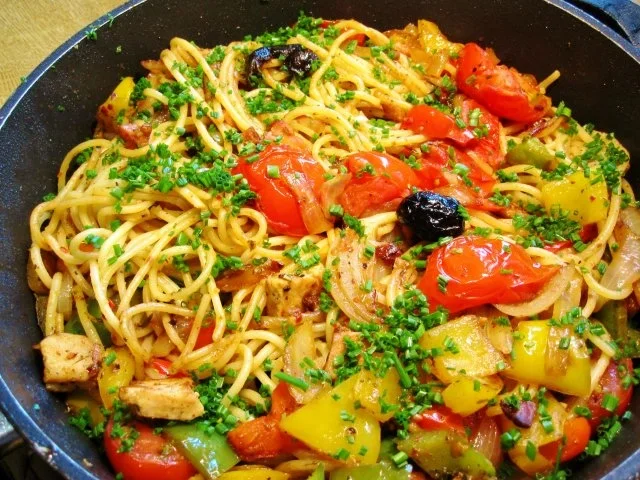 Rezept: Reste-Pfanne mit Nudeln... Bild Nr. 8 Reste-Pfanne mit Nudeln... - Rezept - Bild Nr. 8