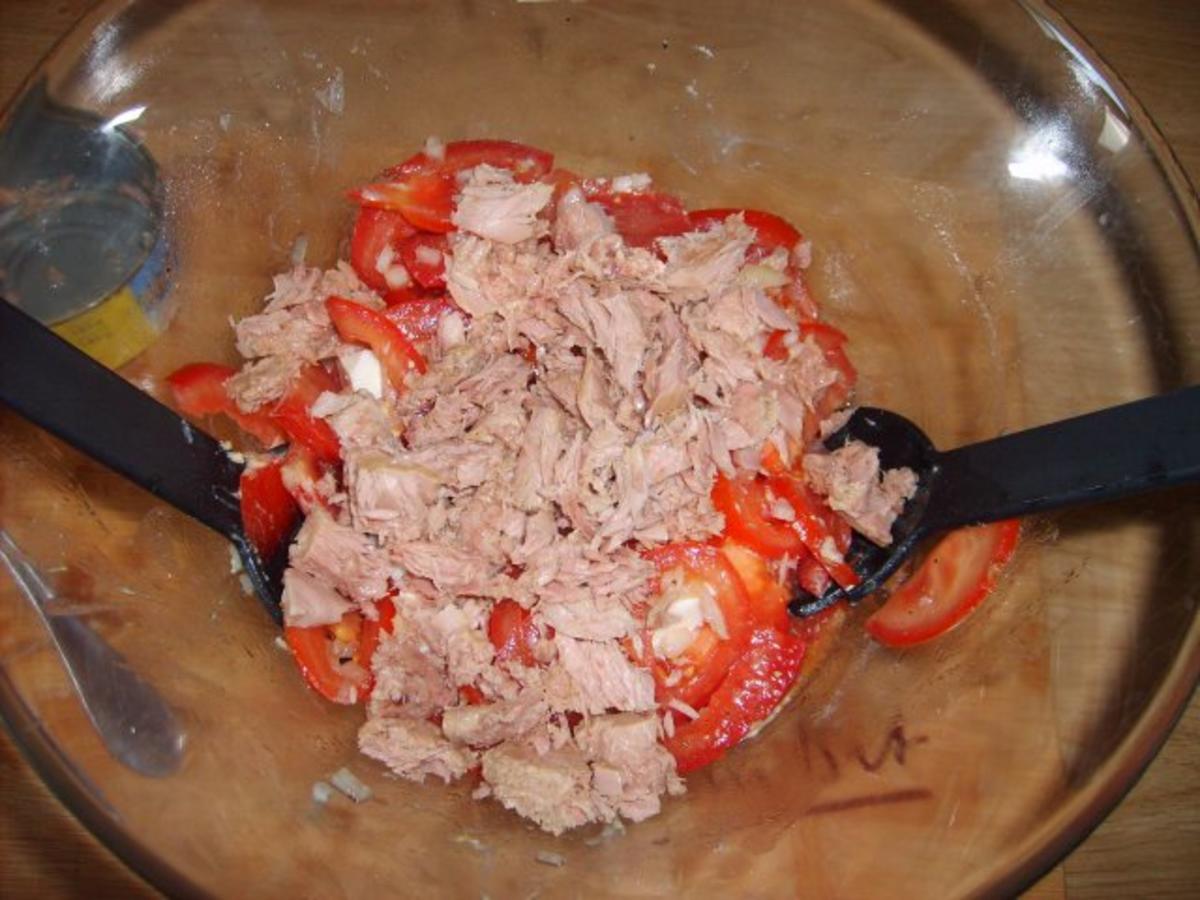 Tomatensalat mit Thunfisch und Ei - schnell &amp; einfach - von Harzgriller