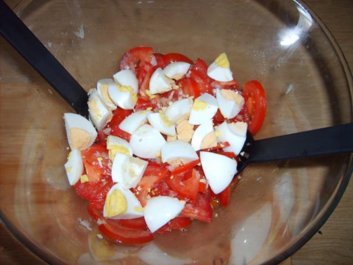 Tomatensalat mit Thunfisch und Ei - Rezept - Bild Nr. 3