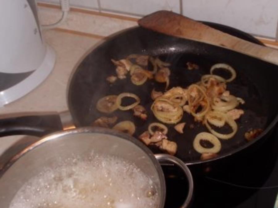 Pfannengericht: Hähnchen Tomaten Ragout mit Nudeln - schnell &amp; einfach ...