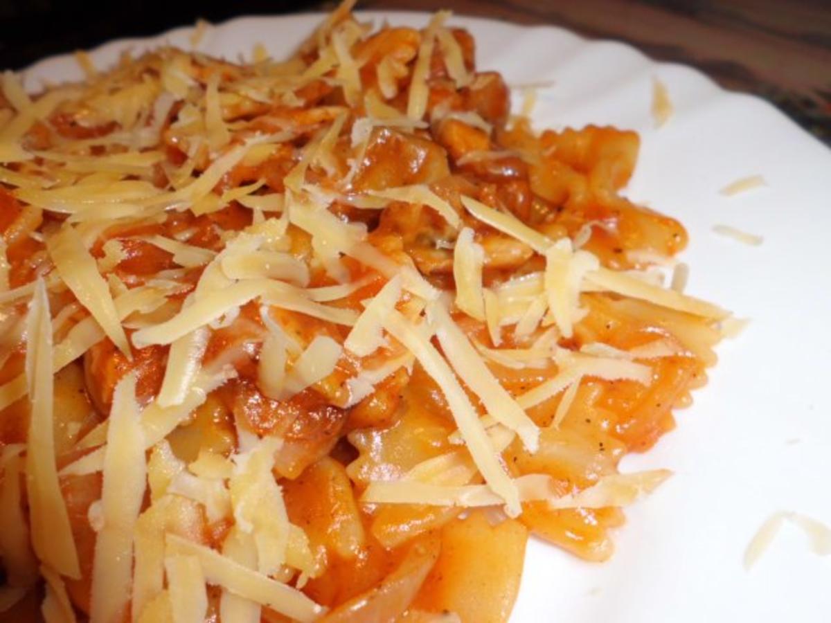 Pfannengericht: Hähnchen Tomaten Ragout mit Nudeln - schnell &amp; einfach ...