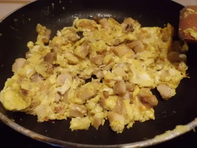 Rezept: Pfannengericht: Geflügeltes Rührerei Bild Nr. 6 Pfannengericht: Geflügeltes Rührerei - Rezept - Bild Nr. 6