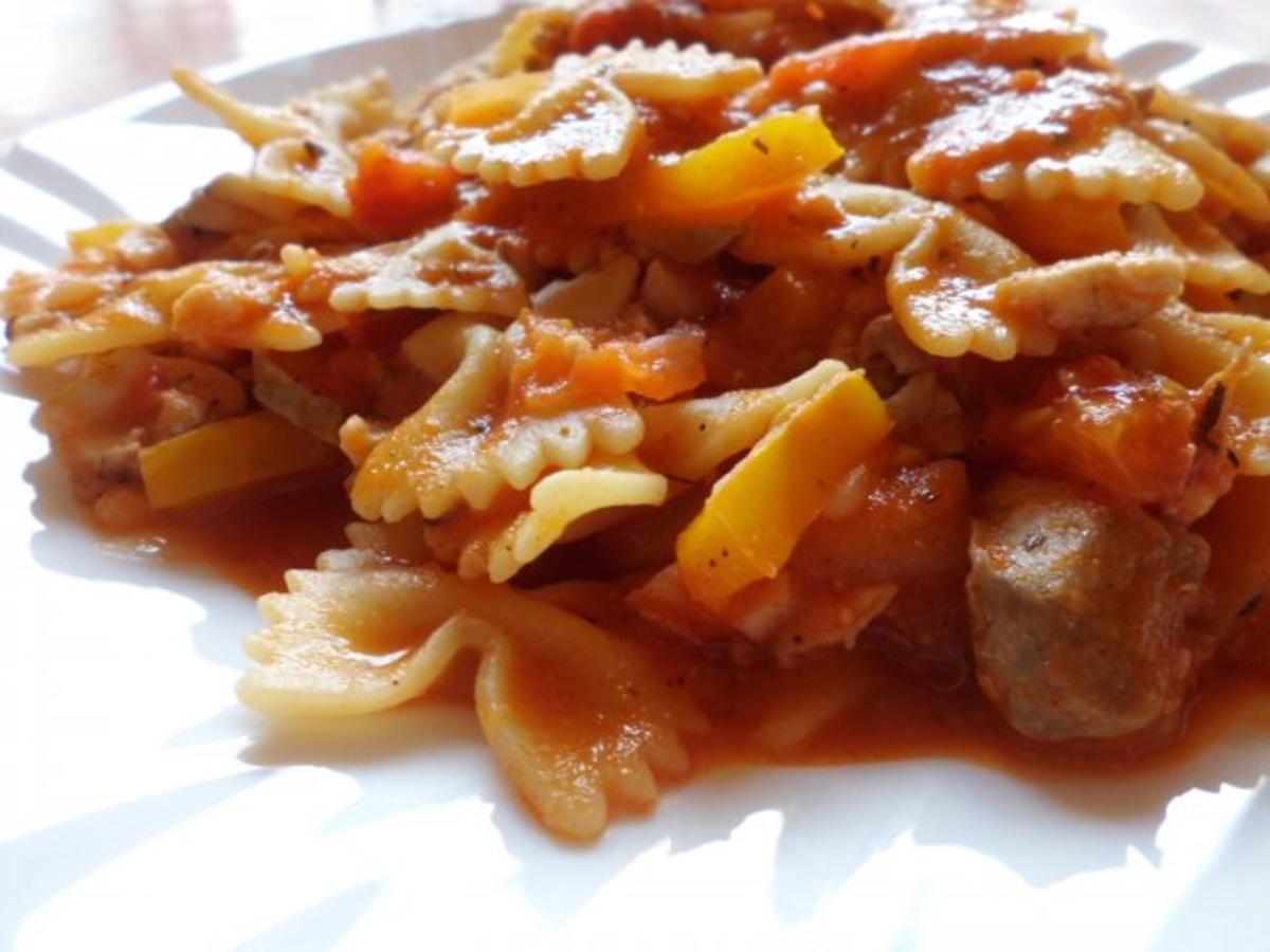 Bilder für Eintopf: Gemüse-Fisch-Ragout mit Nudeln - Rezept