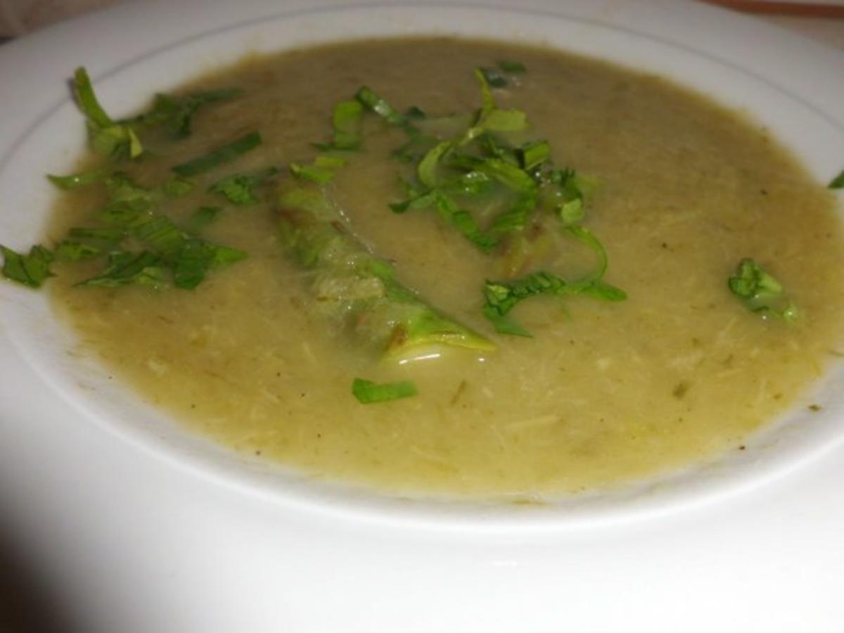 Suppe: Stangenselleriesuppe mit grünen Spargel und Sauerampfer - Rezept