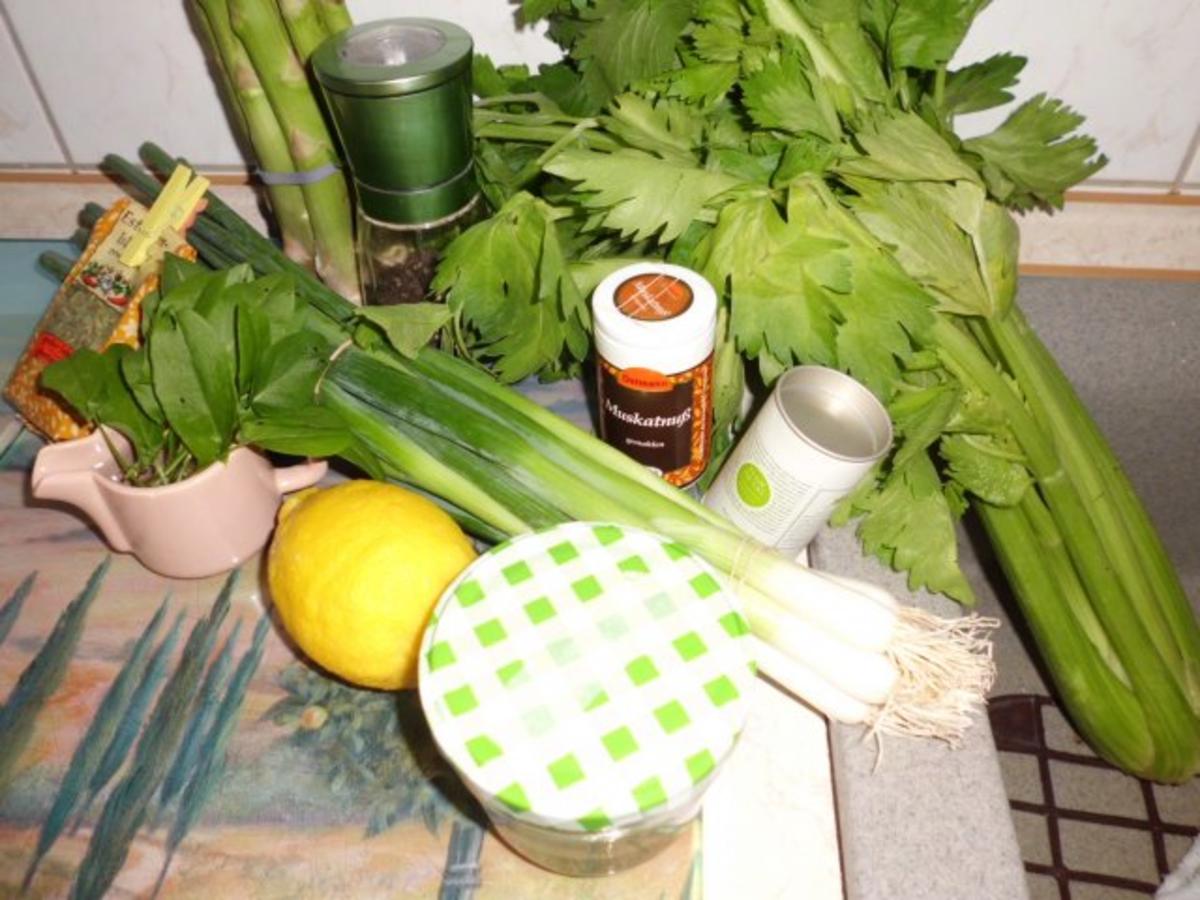 Suppe: Stangenselleriesuppe mit grünen Spargel und Sauerampfer - Rezept - Bild Nr. 2
