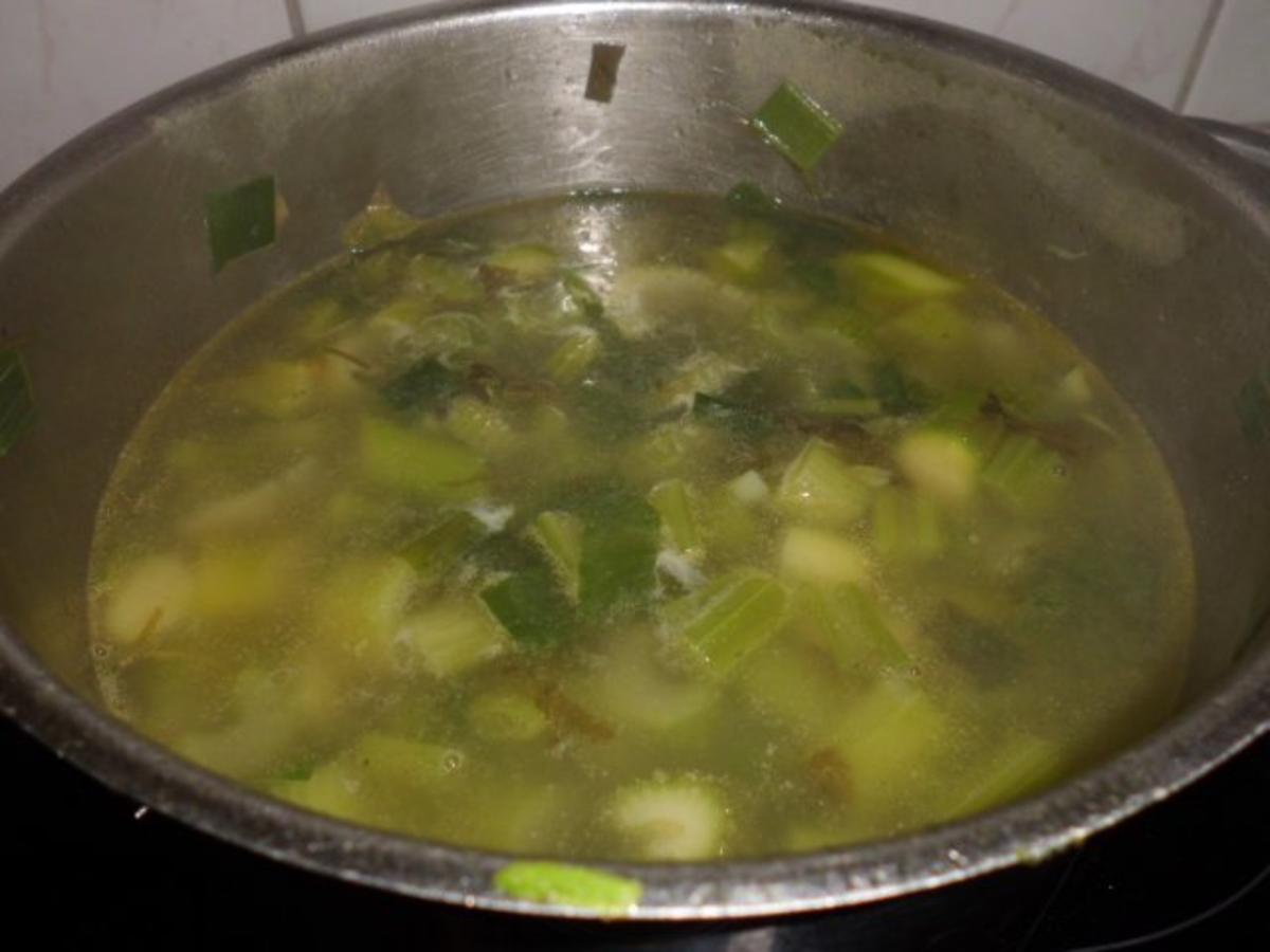 Suppe: Stangenselleriesuppe mit grünen Spargel und Sauerampfer - Rezept - Bild Nr. 4