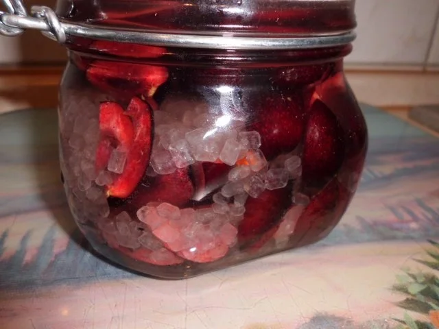 Rezept: Liköre: Kirschlikör "Pikantia" Bild Nr. 4 Liköre: Kirschlikör "Pikantia" - Rezept - Bild Nr. 4