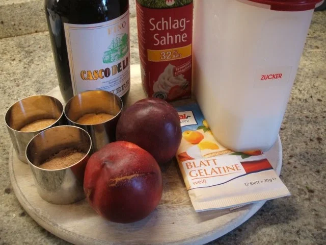 Rezept: Dessert: Nektarinen-Pannacotta mit marinierten Nektarinen Bild Nr. 2 Dessert: Nektarinen-Pannacotta mit marinierten Nektarinen - Rezept - Bild Nr. 2