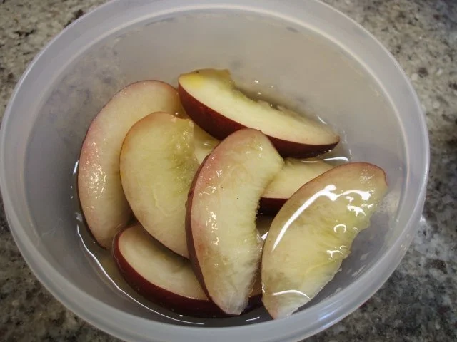 Rezept: Dessert: Nektarinen-Pannacotta mit marinierten Nektarinen Bild Nr. 3 Dessert: Nektarinen-Pannacotta mit marinierten Nektarinen - Rezept - Bild Nr. 3