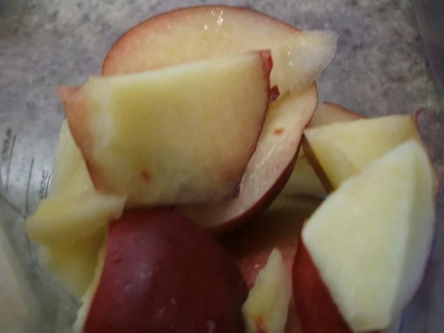 Rezept: Dessert: Nektarinen-Pannacotta mit marinierten Nektarinen Bild Nr. 4 Dessert: Nektarinen-Pannacotta mit marinierten Nektarinen - Rezept - Bild Nr. 4