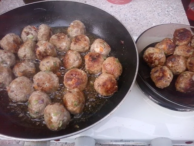 Albondigas (mexikanische Hackbällchen) mit grünem Reis - Rezept - Bild Nr. 2