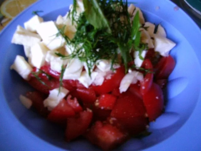 Tomatensalat mit Mozzarella und frischen Kräutern - Rezept - Bild Nr. 4