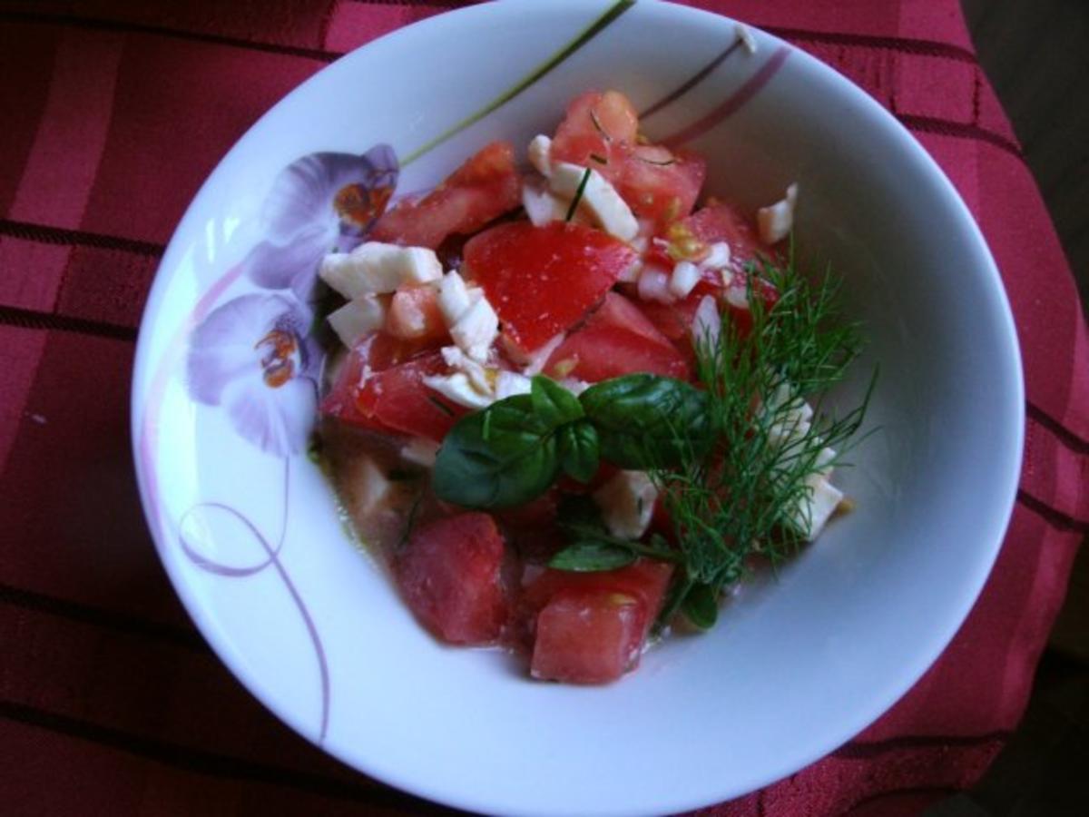 Tomatensalat mit Mozzarella und frischen Kräutern - Rezept - Bild Nr. 8