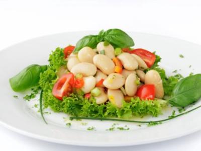 Rezept: Bohnensalat mit Erbsenschoten und Tomaten Bohnensalat mit Erbsenschoten und Tomaten - Rezept