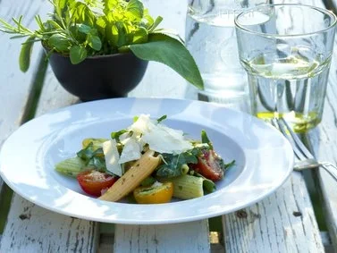 Rezept: Nudelsalat mit Rucola Nudelsalat mit Rucola - Rezept