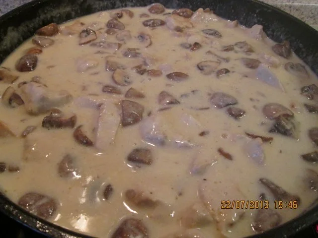 Rezept: Champigon-Geschnetzeltes mit Kartoffelrösti Bild Nr. 8 Champigon-Geschnetzeltes mit Kartoffelrösti - Rezept - Bild Nr. 8