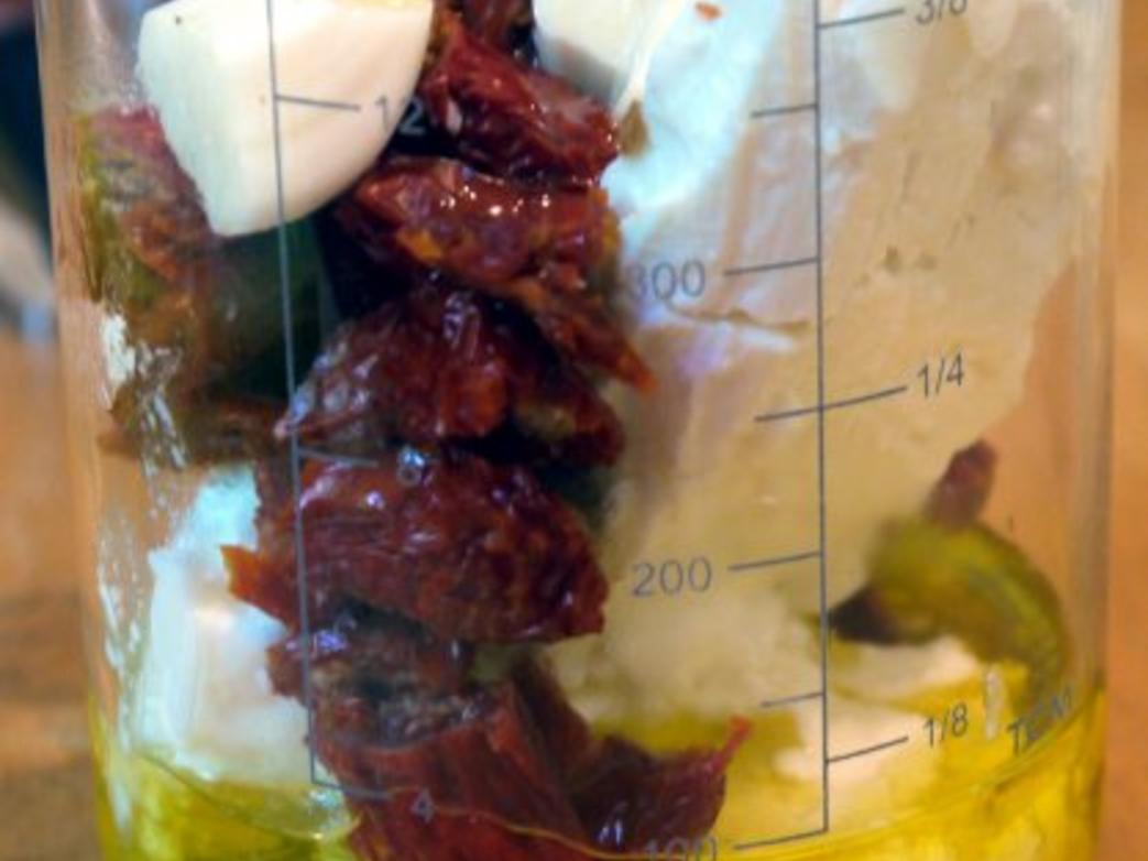 Schafskäsecreme mit getrockneten Tomaten - Rezept - kochbar.de
