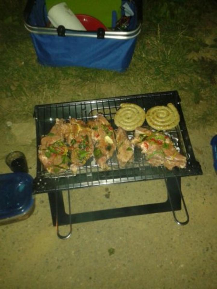 Gegrilltes Schweinefilet, mediterane Kräuter-Marinade mit Wein, Orangen ...
