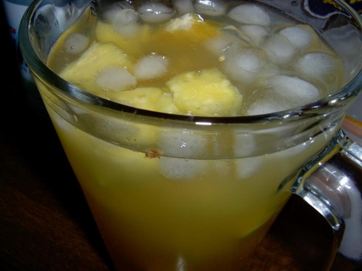 Eisbowle mit Ananas und Orange - Rezept