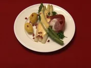 Frischer Stangenspargel mit Holsteinischem Schinken und Erdäpfeln - Rezept