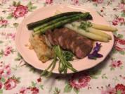 Vier Länder Entenbrust mit viererlei Spargel und Kartoffelroulade - Rezept