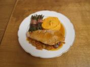 Geschmorte Kalbsschulter mit Kartoffel-Paprikapüree und grünen Bohnen im Speckmantel - Rezept