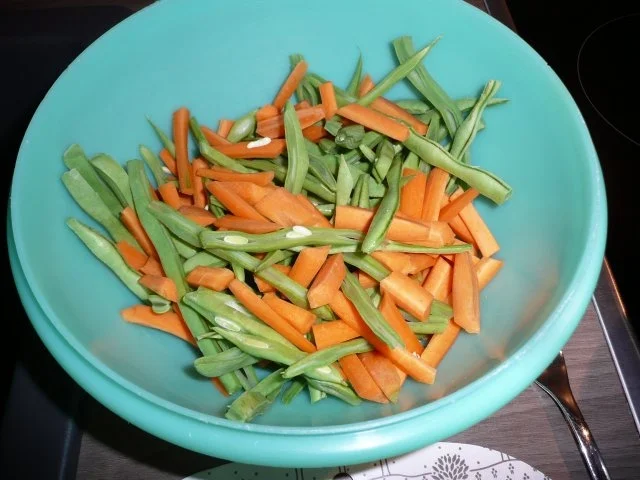 Schweinenacken mit Bohnen - Karottengemüse & Kartoffeln. - Rezept - Bild Nr. 2