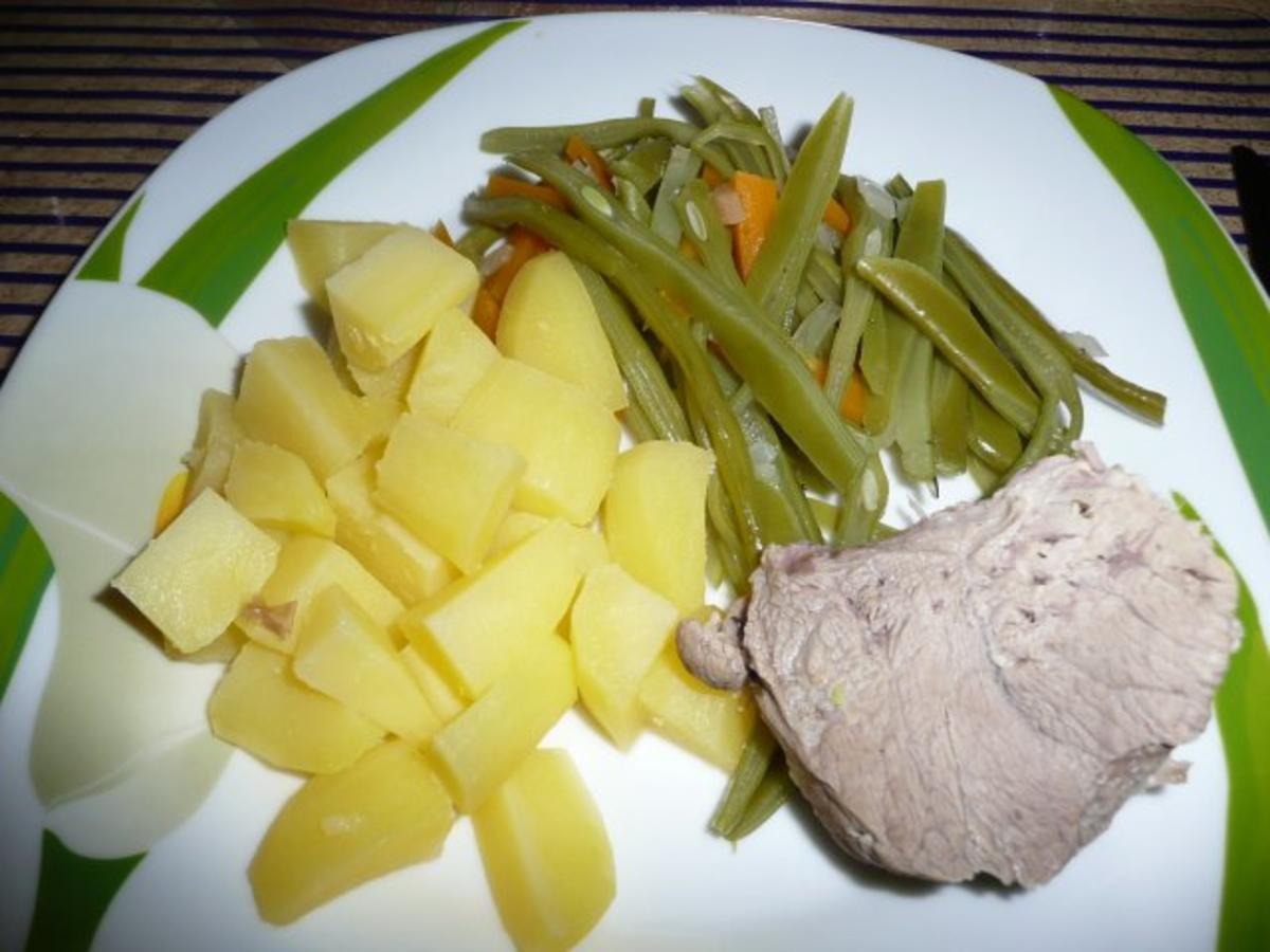 Bilder für Schweinenacken mit Bohnen - Karottengemüse & Kartoffeln. - Rezept