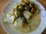 Fisch in Weißwein-Sahne Sauce mit Sesambratlingen - Rezept