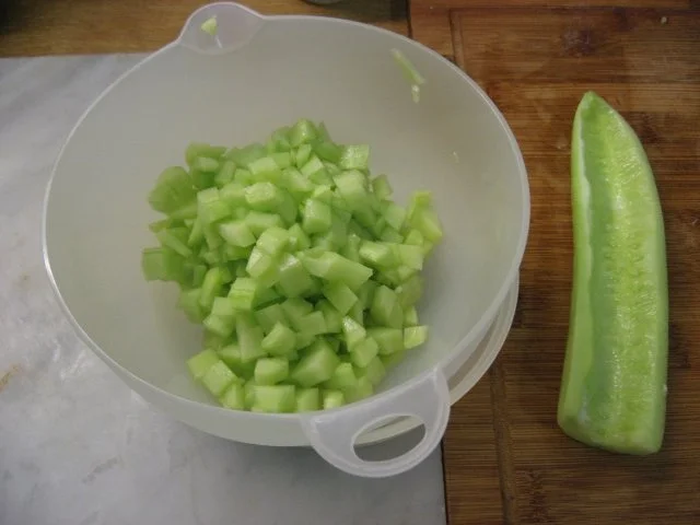 Rezept: Matjestartar auf Gurkensalat Bild Nr. 2 Matjestartar auf Gurkensalat - Rezept - Bild Nr. 2