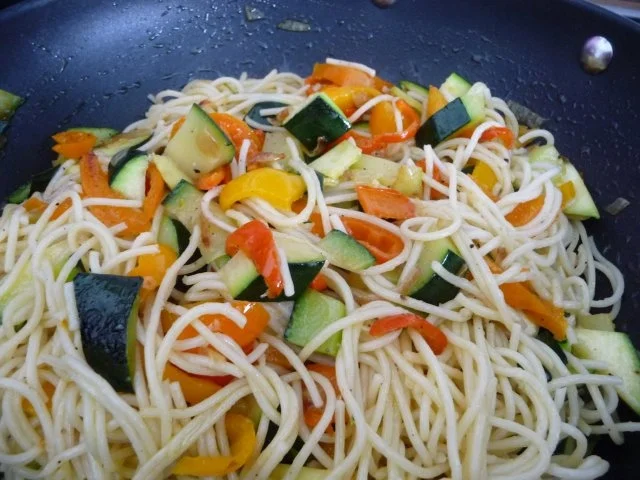 Vegan : Knoblauch - Gemüsenudeln - Rezept